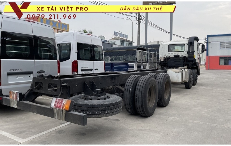 Xe tải Hyundai HD320 gắn cẩu Kanglim 8 tấn 6 đốt