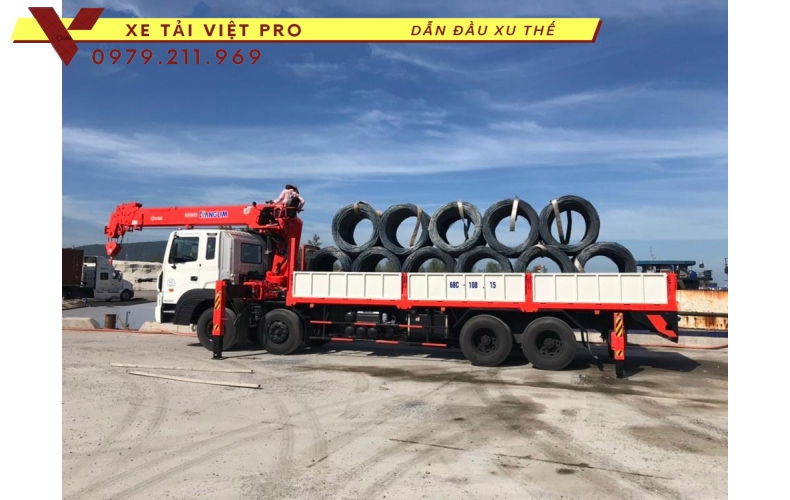 Xe tải Hyundai HD320 gắn cẩu Kanglim 8 tấn 6 đốt