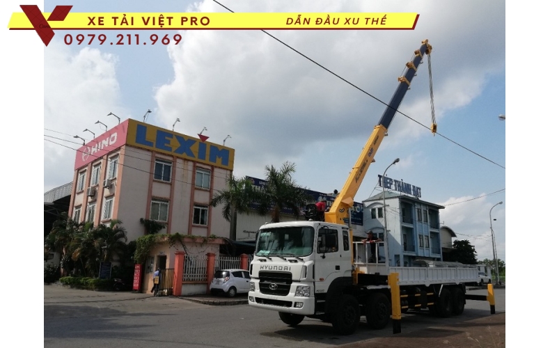 Xe Hyundai HD320 gắn cẩu Soosan 12 tấn