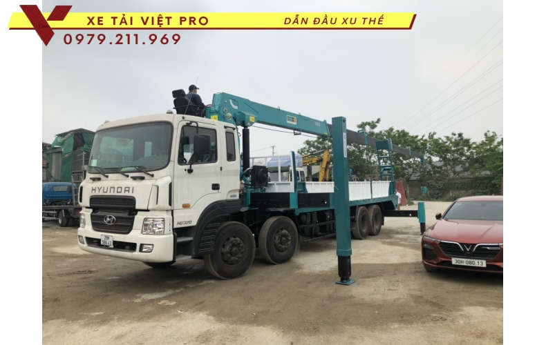 Xe Hyundai HD320 gắn cẩu Hyundai 12 tấn