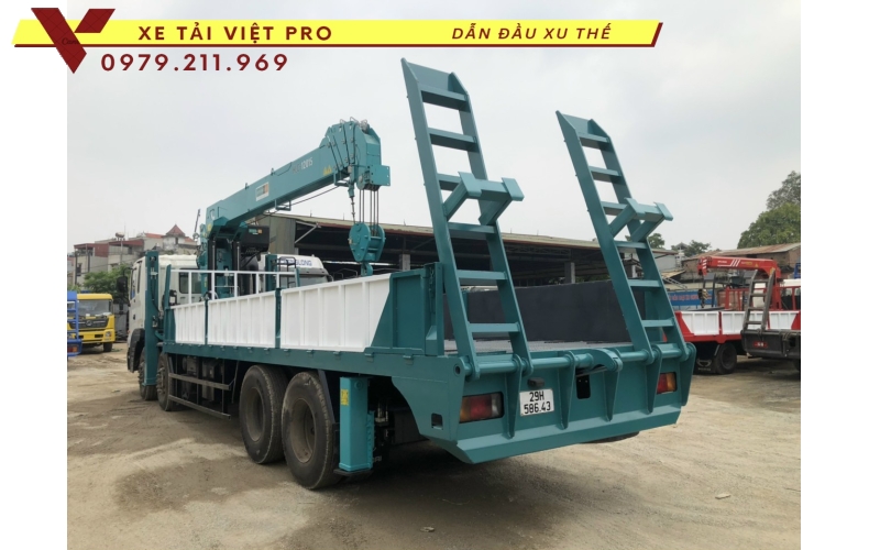 Xe Hyundai HD320 gắn cẩu Hyundai 12 tấn