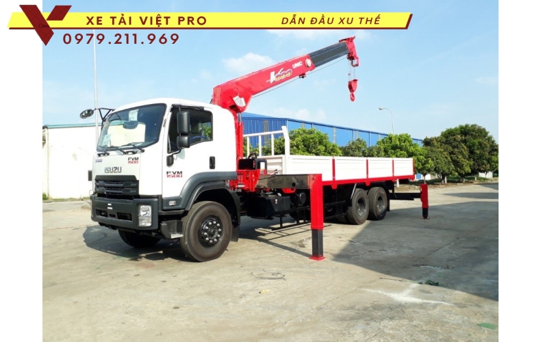 Xe tải 3 chân isuzu gắn cẩu Unic 8 tấn - Thông số và báo giá mới nhất năm 2024