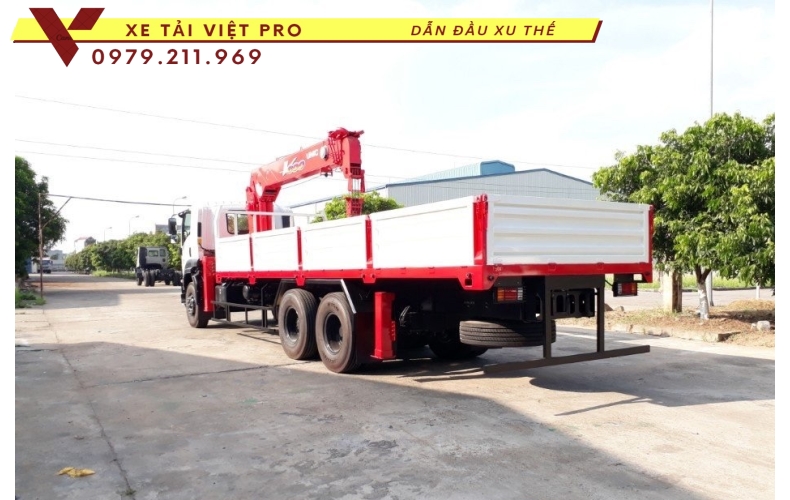 Xe tải 3 chân isuzu gắn cẩu Unic 8 tấn - Thông số và báo giá mới nhất năm 2024