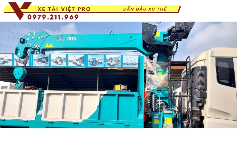 Xe Isuzu 3 chân gắn cẩu Hyundai 7 tấn