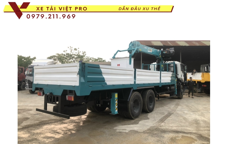 Xe Isuzu 3 chân gắn cẩu Hyundai 7 tấn