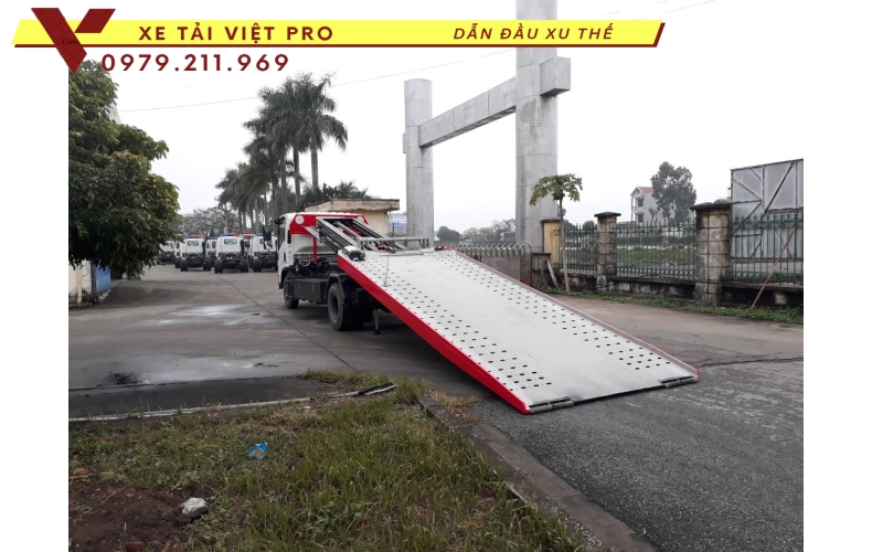 ISUZU cứu hộ sàn trượt có gắn cẩu 3 chức năng