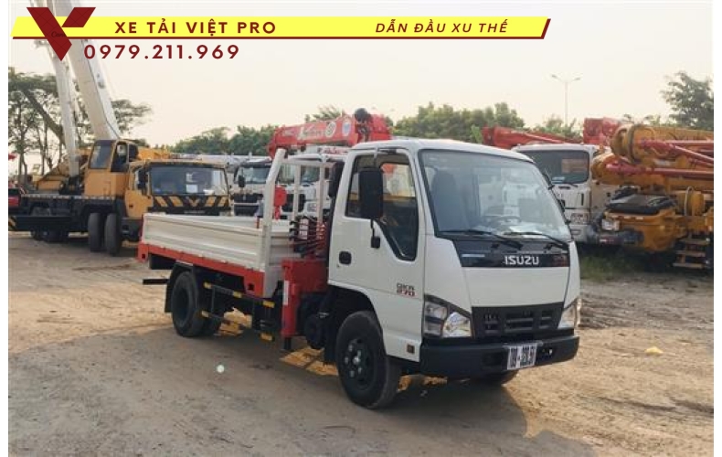 Xe ISUZU gắn cẩu Unic 3 tấn
