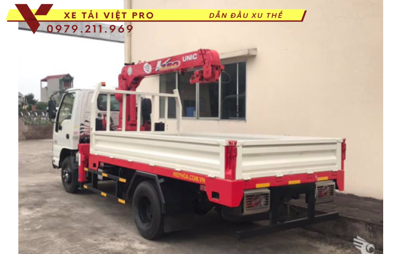 Xe ISUZU gắn cẩu Unic 3 tấn