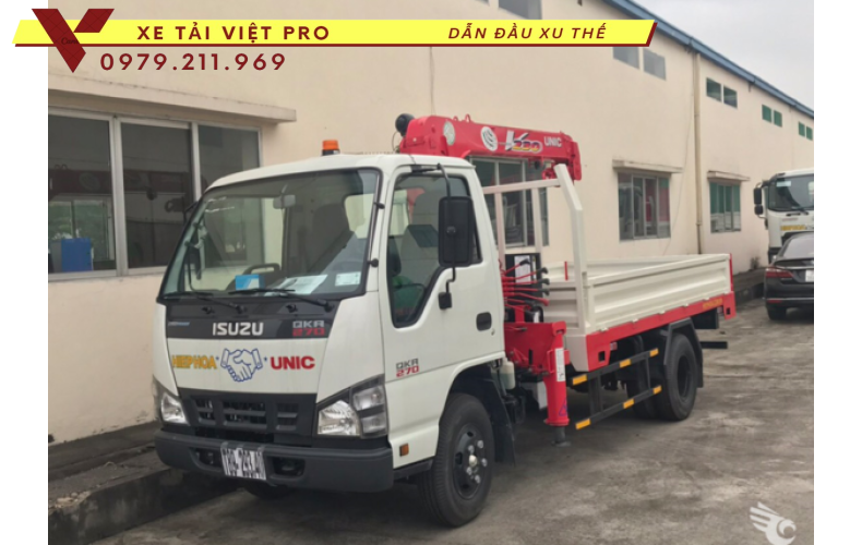Xe ISUZU gắn cẩu Unic 3 tấn