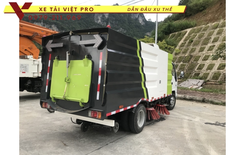 Báo giá xe ISUZU quét đường hút bụi 6m3 mới nhất hiện nay