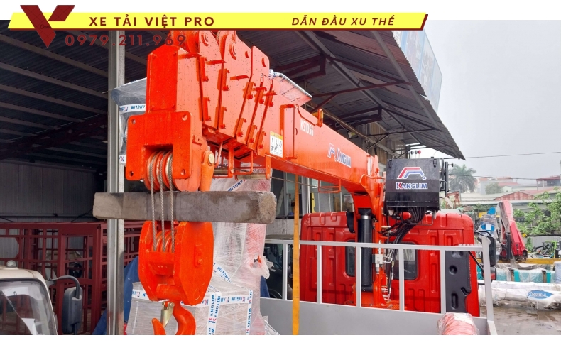 Xe tải Dongfeng 2 chân gắn cẩu Kanglim 5 tấn