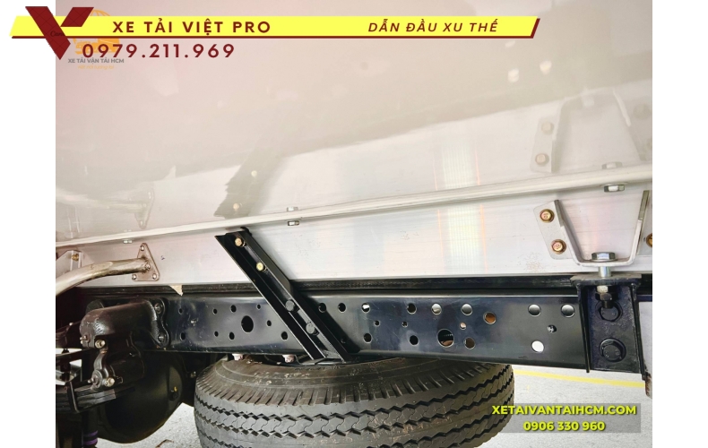 Báo giá Hino XZU 720l thùng đông lạnh  mới nhất hiện nay