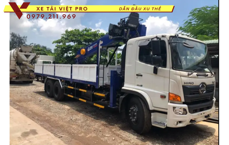 Xe tải Hino 3 chân gắn cẩu Dongyang 8 tấn - Bộ đôi bền bỉ