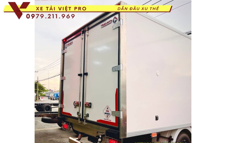 Báo giá Hino XZU 720l thùng đông lạnh  mới nhất hiện nay