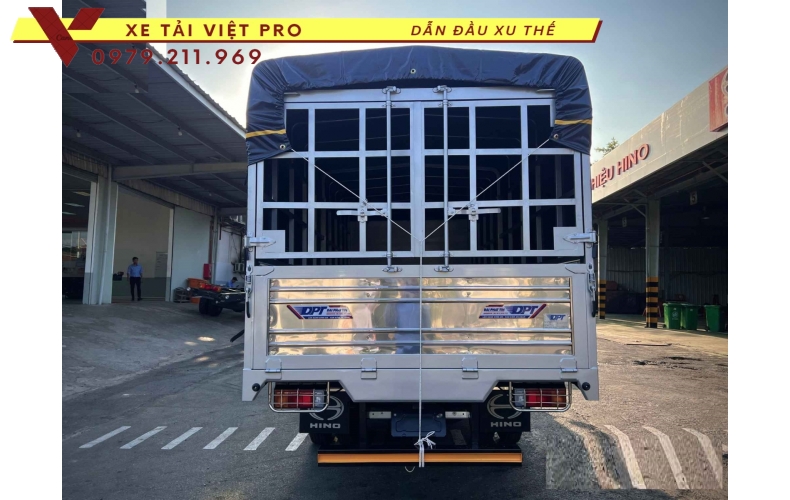 Báo giá Hino XZU 720l thùng mui bạt