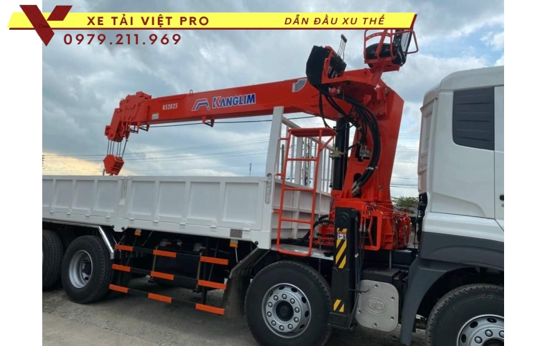 Xe tải UD trucks 4 chân gắn cẩu Kanglim 12 tấn