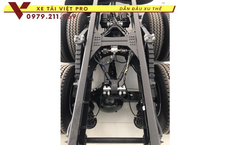 Xe UD trucks 4 chân téc chở xăng dầu - Giá bán và thông số xe