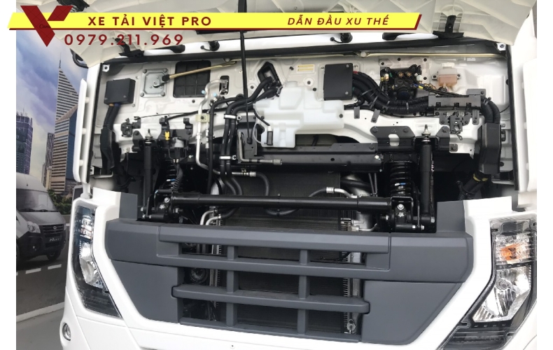 Xe UD trucks 4 chân téc chở xăng dầu - Giá bán và thông số xe