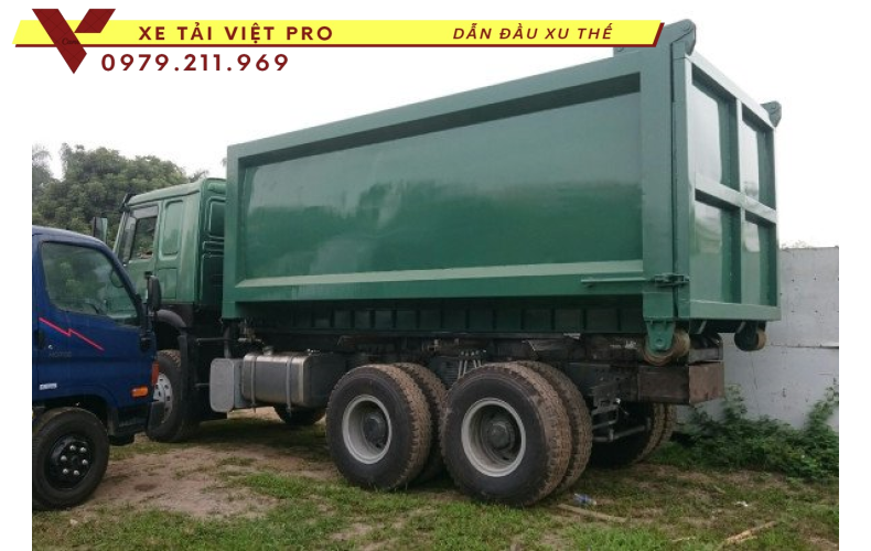 Howo chở rác thùng rời 20 khối