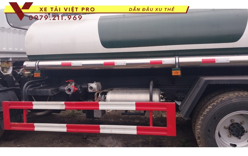 Giá xe Dongfeng D7 téc nước 6 khối nhập khẩu mới nhất