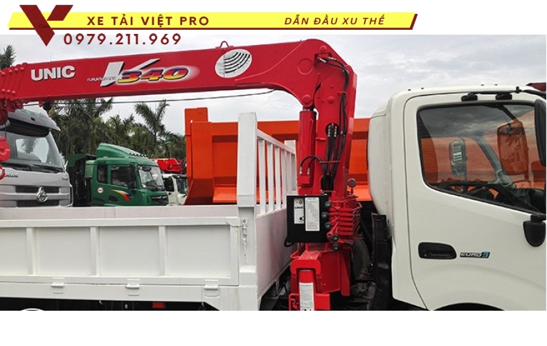 Hino XZU 730L gắn cẩu Unic 3 tấn 4 đốt