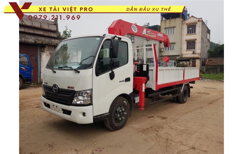 Hino XZU 730L gắn cẩu Unic 3 tấn 4 đốt