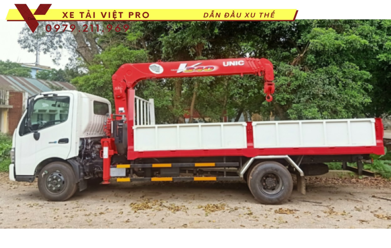 Hino XZU 730L gắn cẩu Unic 3 tấn 4 đốt