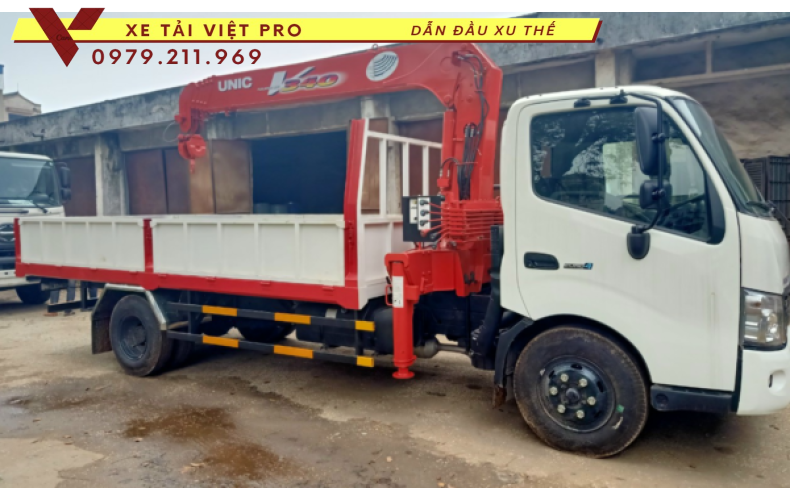 Hino XZU 730L gắn cẩu Unic 3 tấn 4 đốt