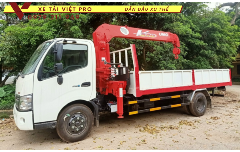 Hino XZU 730L gắn cẩu Unic 3 tấn 4 đốt