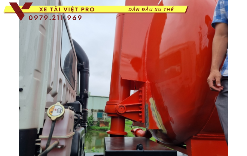 HYUNDAI Xe hút chất thải 22 khối