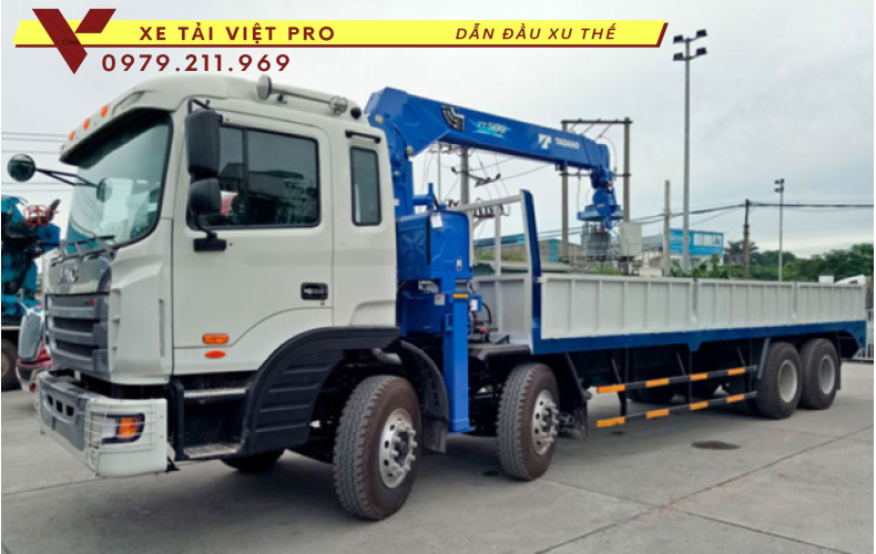 Xe JAC 4 chân gắn cẩu tadano 5 tấn