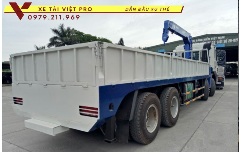 Xe JAC 4 chân gắn cẩu tadano 5 tấn