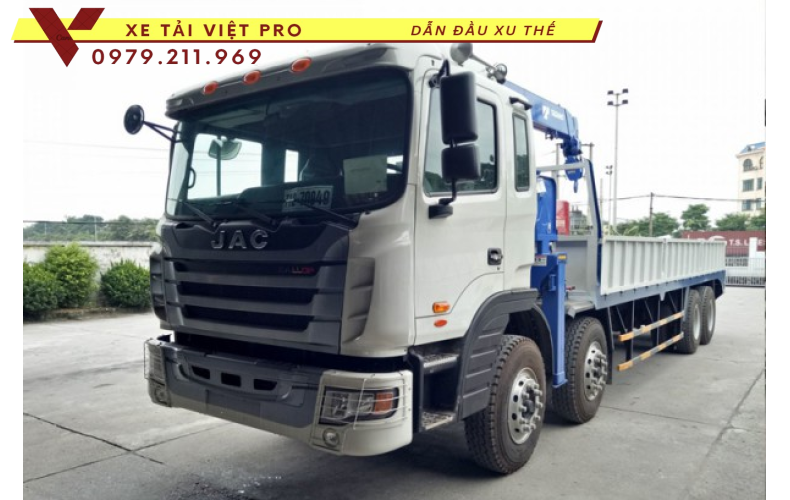 Xe JAC 4 chân gắn cẩu tadano 5 tấn