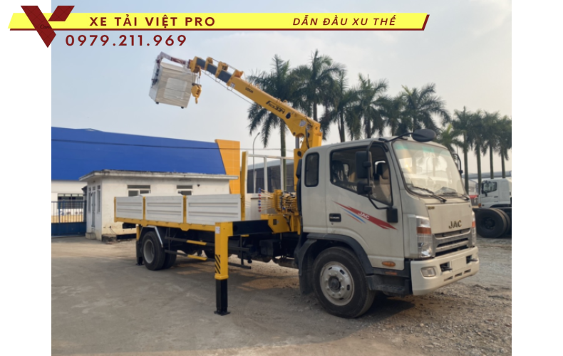 JAC 9 tấn gắn cẩu Soosan 3 tấn 4 đốt có giỏ nâng