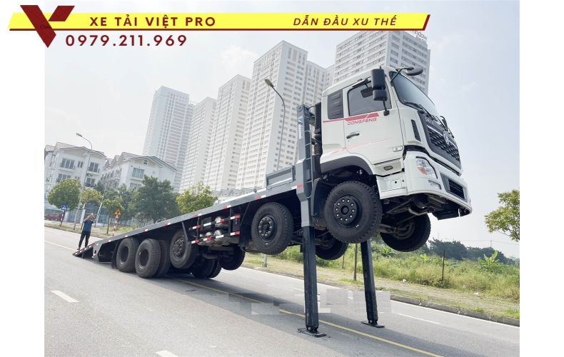 Dongfeng 5 chân nâng đầu chở máy công trình