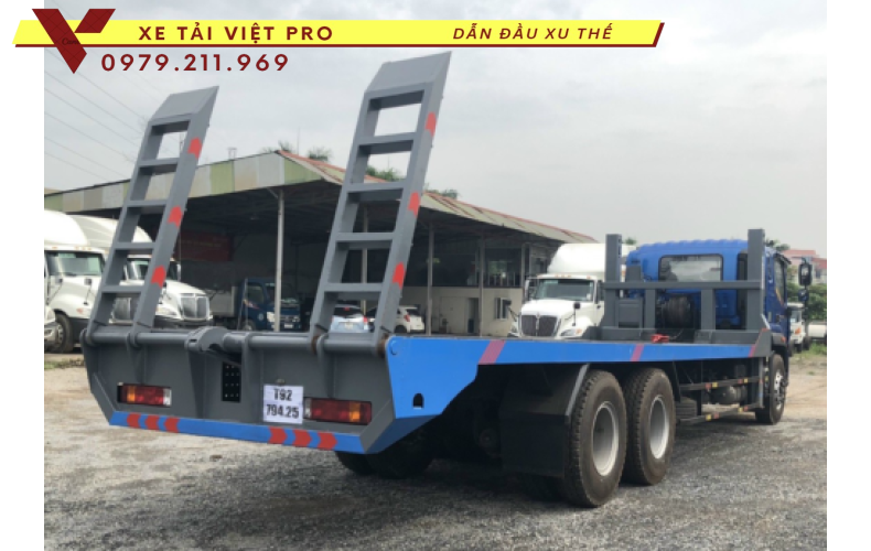 Auman C240 nâng đầu chở máy công trình