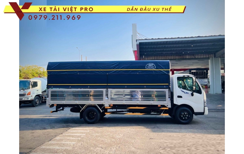 Báo giá Hino XZU 720l thùng mui bạt