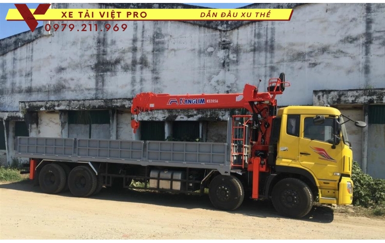 Xe Dongfeng 4 chân gắn cẩu kanglim 8 tấn