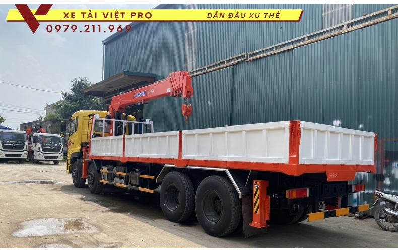Xe Dongfeng 4 chân gắn cẩu kanglim 8 tấn