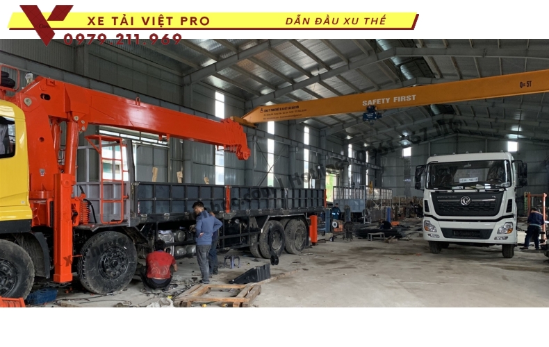 Xe Dongfeng 4 chân gắn cẩu kanglim 8 tấn