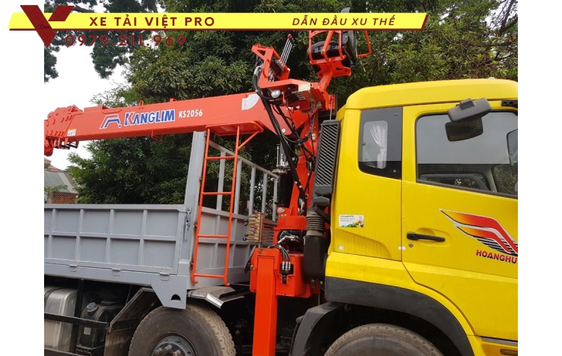 Xe Dongfeng 4 chân gắn cẩu kanglim 8 tấn