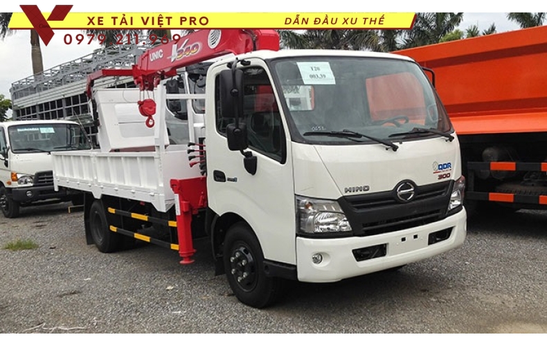 Hino XZU 730L gắn cẩu Unic 3 tấn 4 đốt
