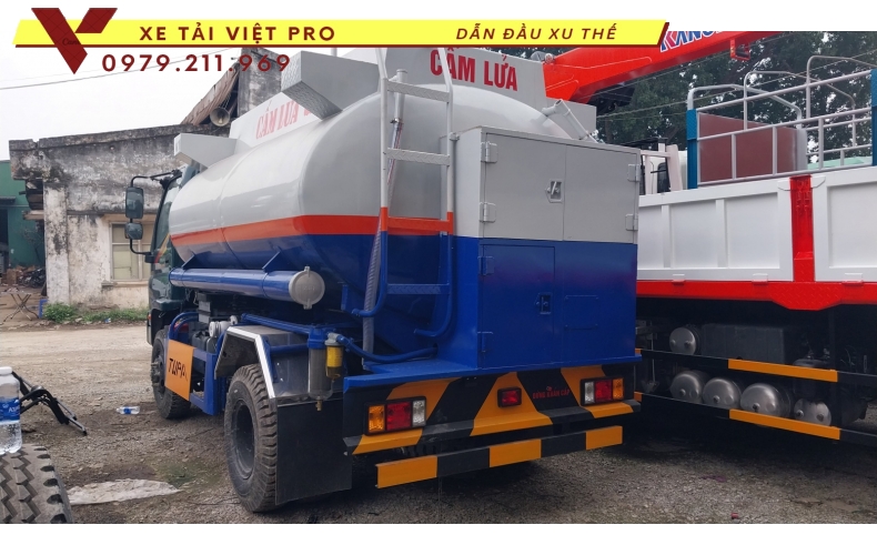 Thông số kỹ thuật và báo giá xe Forland 2 cầu téc chở xăng dầu mới nhất