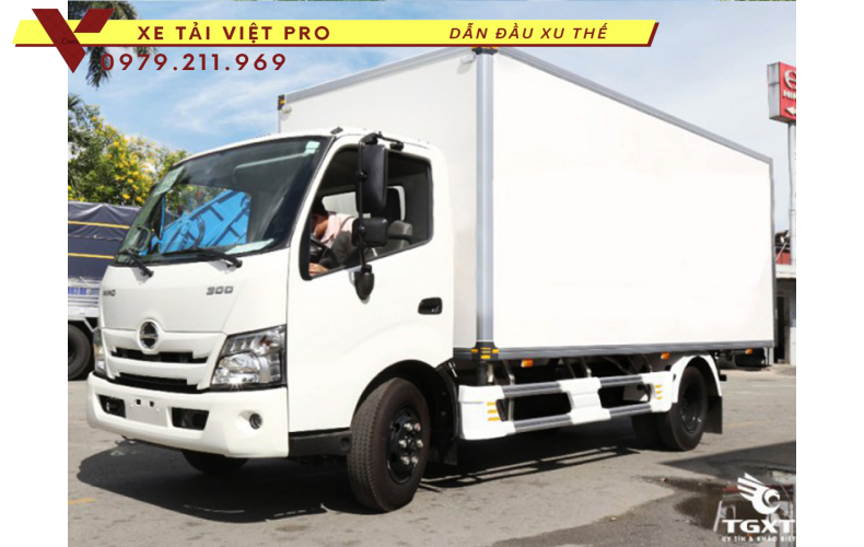 Báo giá Hino XZU 720l thùng đông lạnh  mới nhất hiện nay
