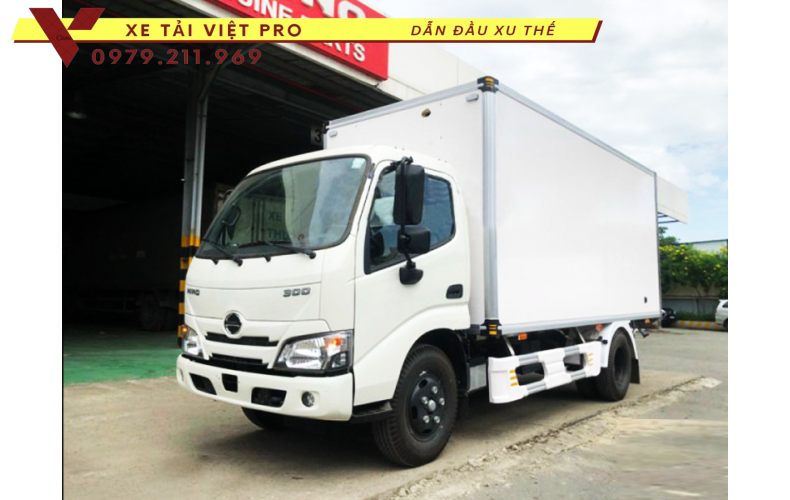 Báo giá Hino XZU 720l thùng đông lạnh  mới nhất hiện nay