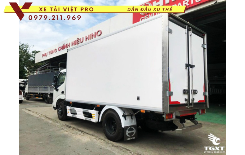 Báo giá Hino XZU 720l thùng đông lạnh  mới nhất hiện nay