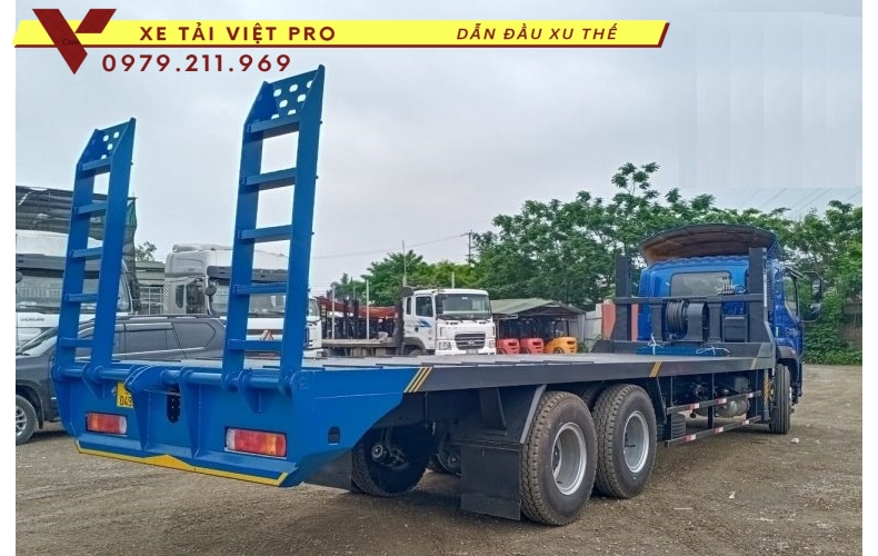 Auman C240 nâng đầu chở máy công trình